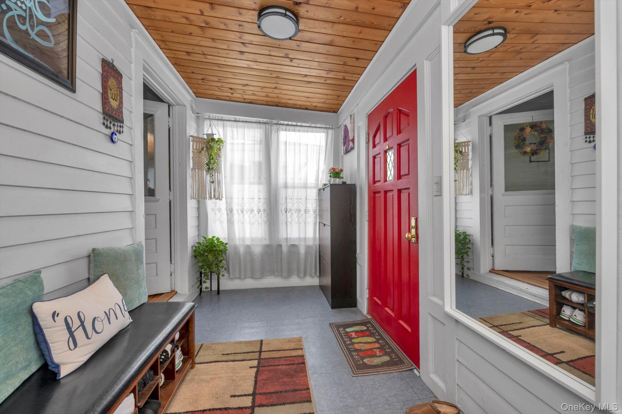 70 Hinsdale Avenue, Floral Park, NY 11001