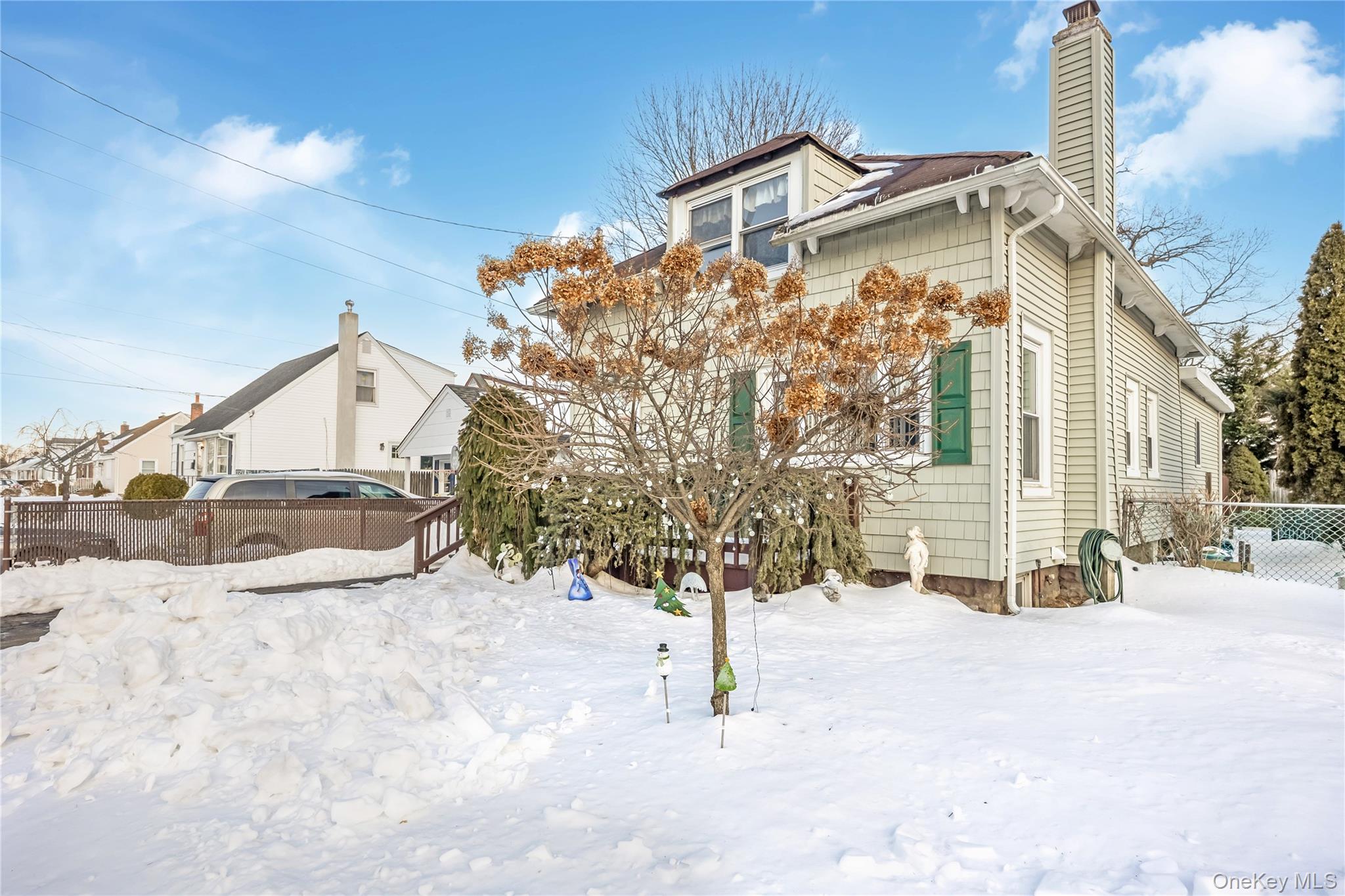 32 Sunset Avenue, Farmingdale, NY 11735