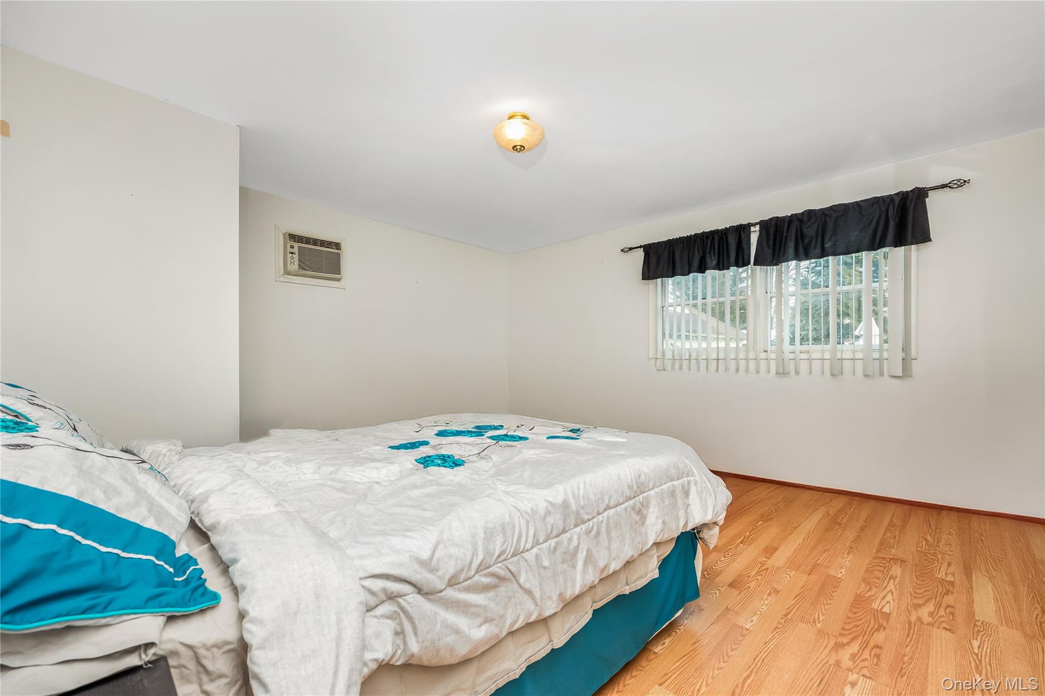 32 Sunset Avenue, Farmingdale, NY 11735