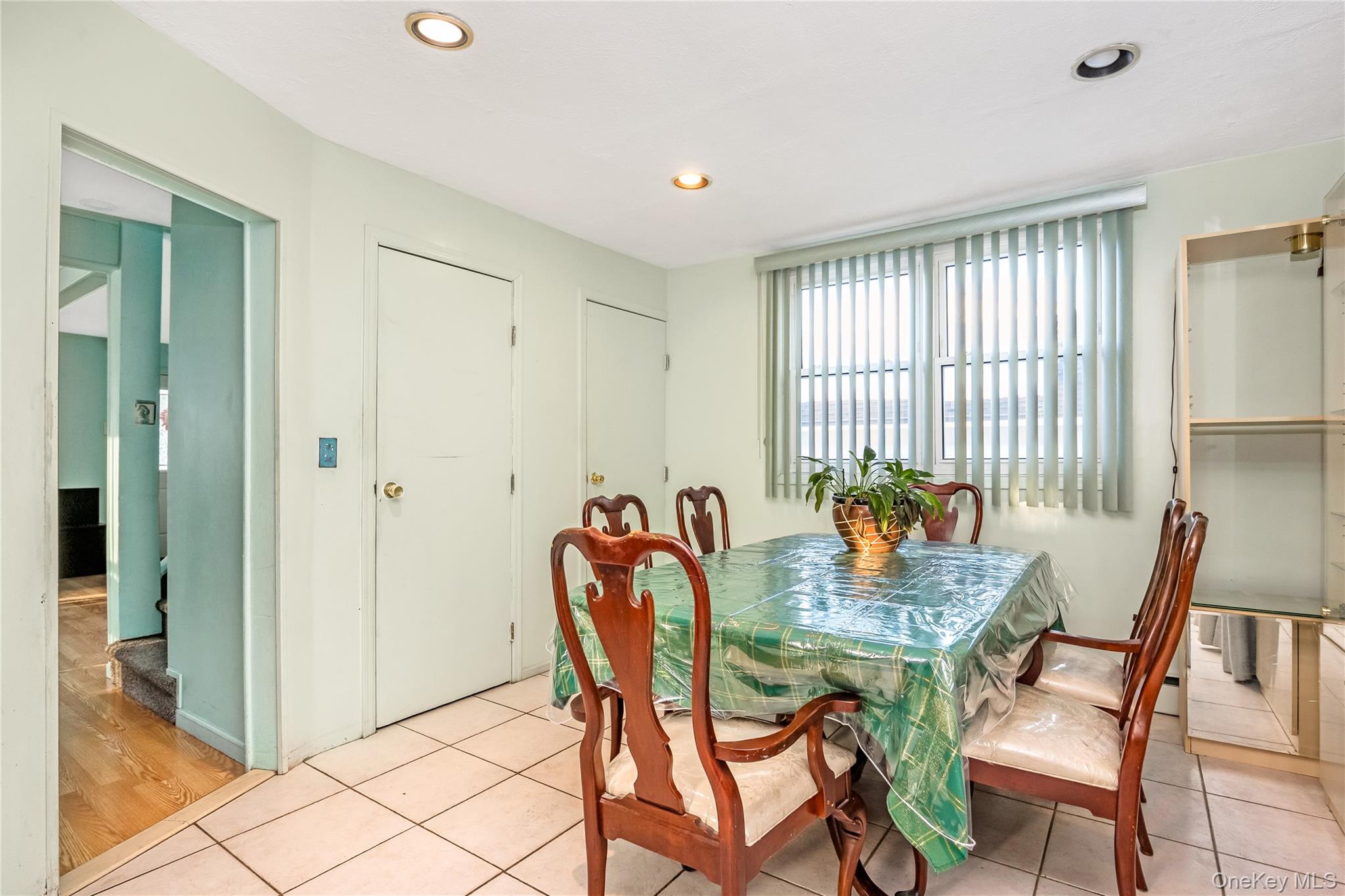 32 Sunset Avenue, Farmingdale, NY 11735