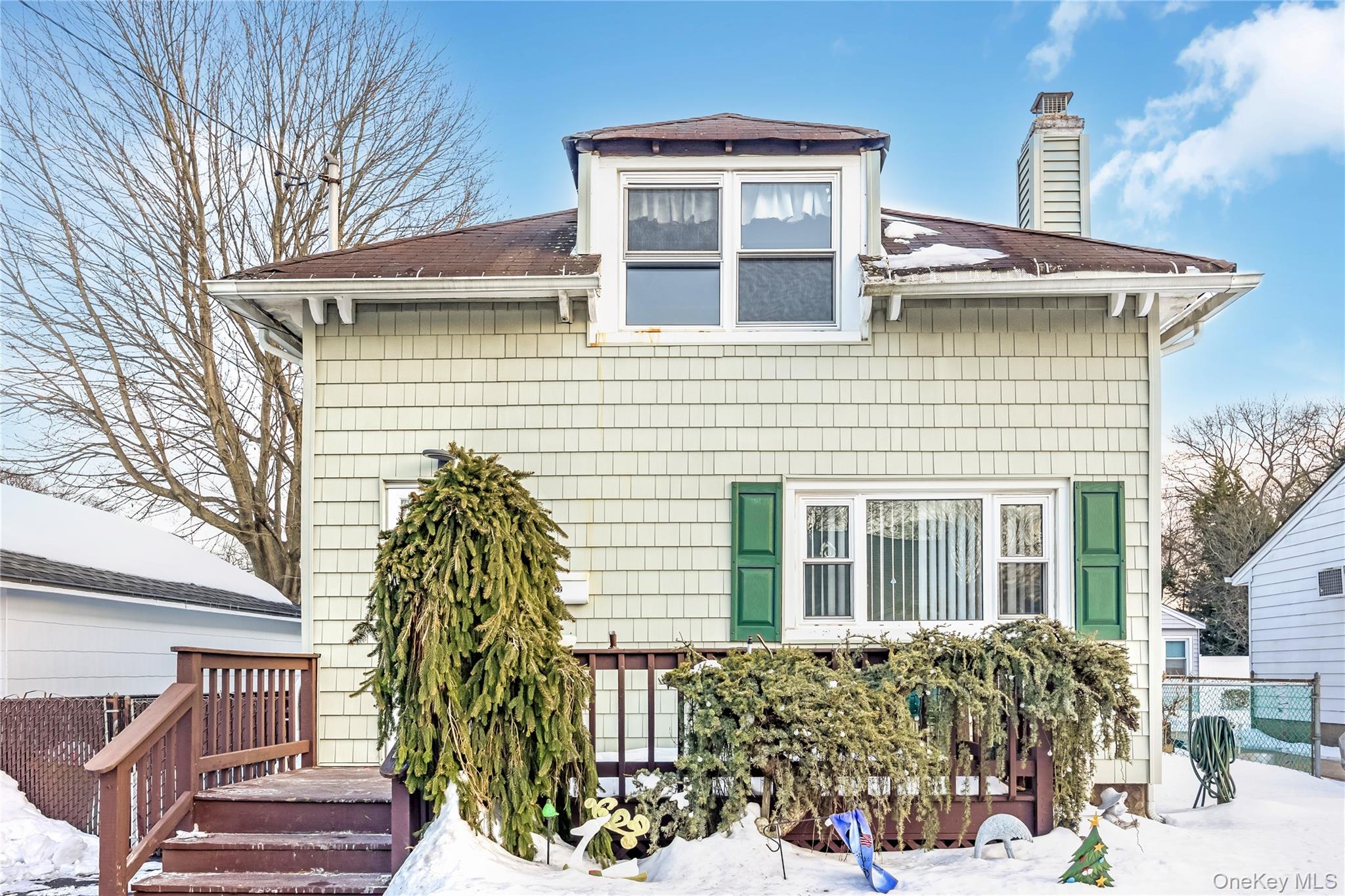 32 Sunset Avenue, Farmingdale, NY 11735