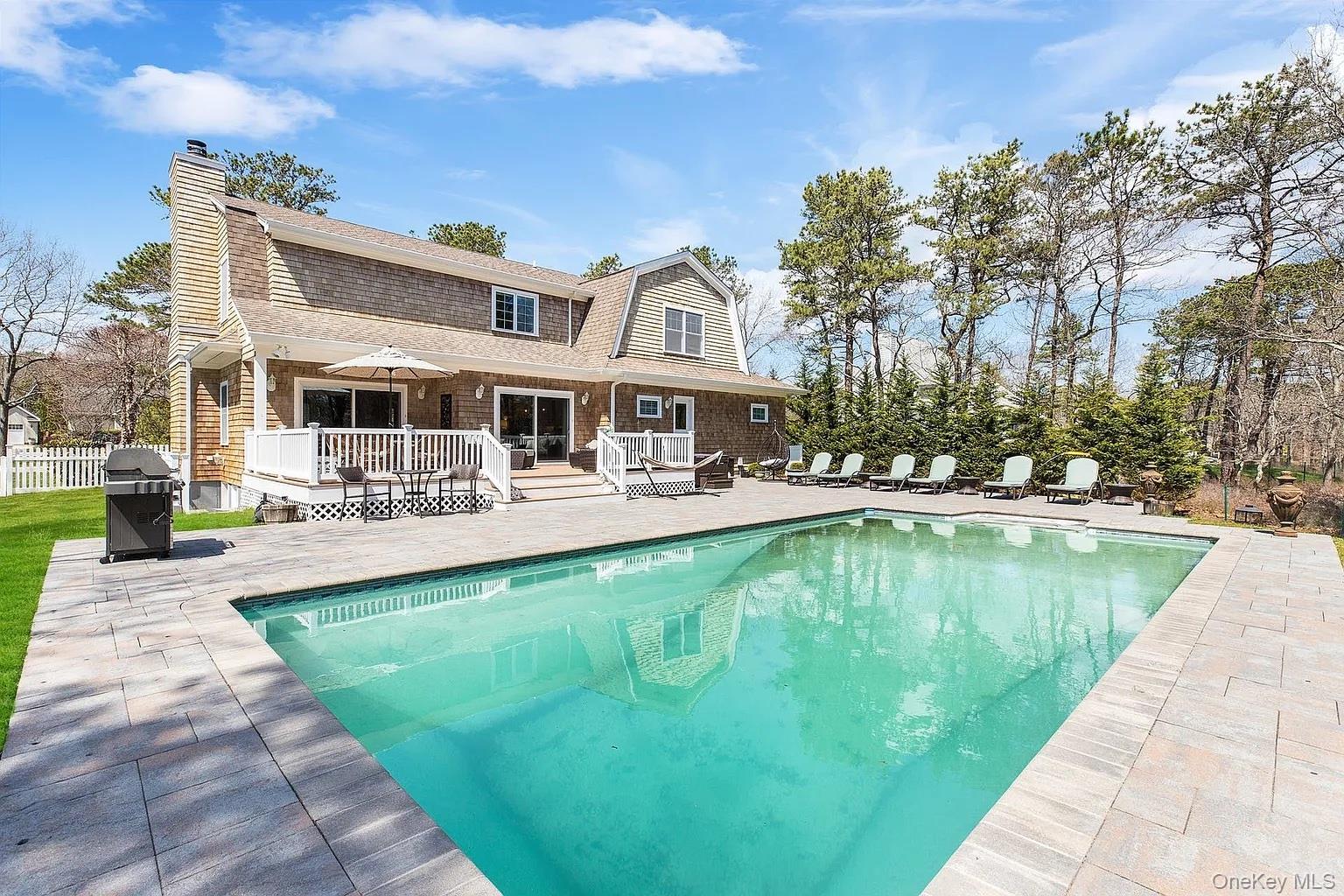 27 Jeffrey Lane, Westhampton Beach, NY 11978