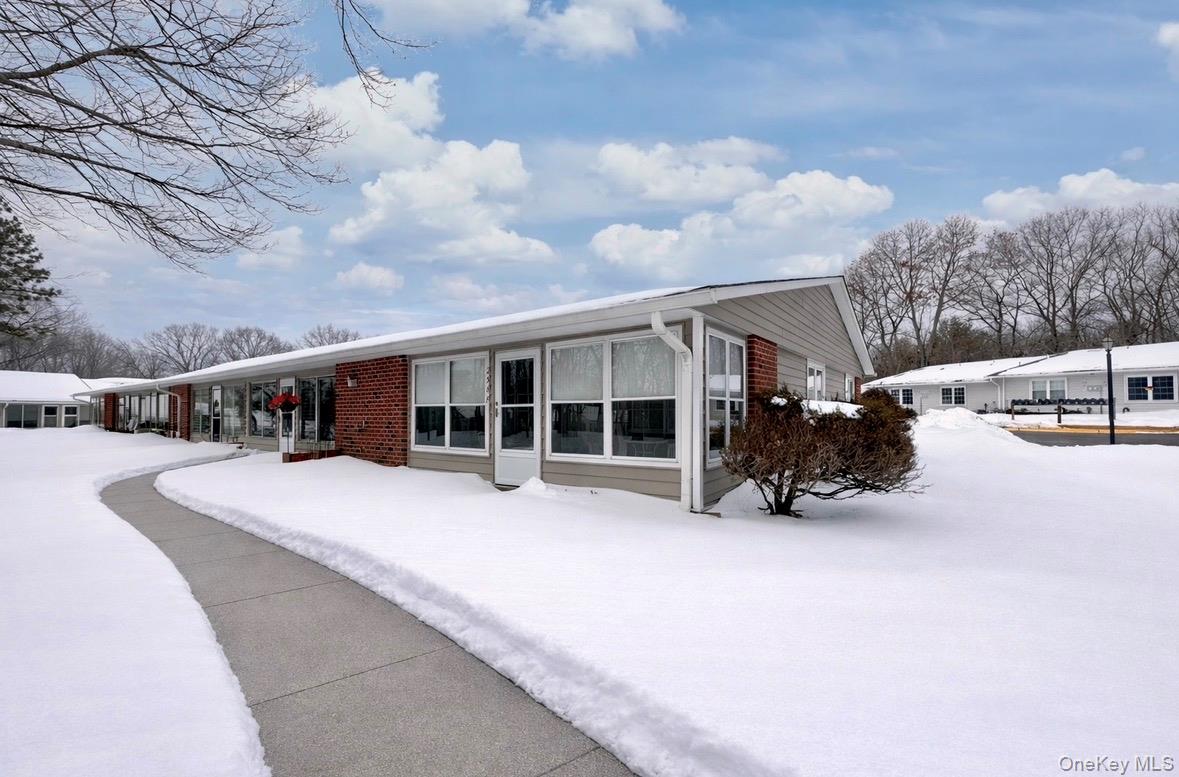 258 Newcastle Court # F, Ridge, NY 11961