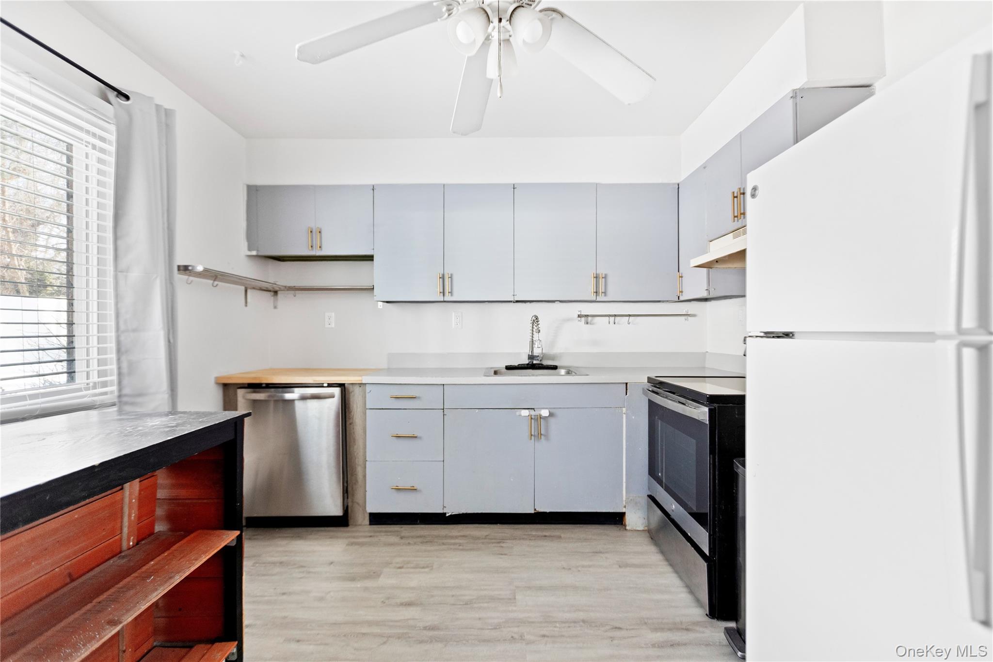 40 W 4th Street # 215, Patchogue, NY 11772