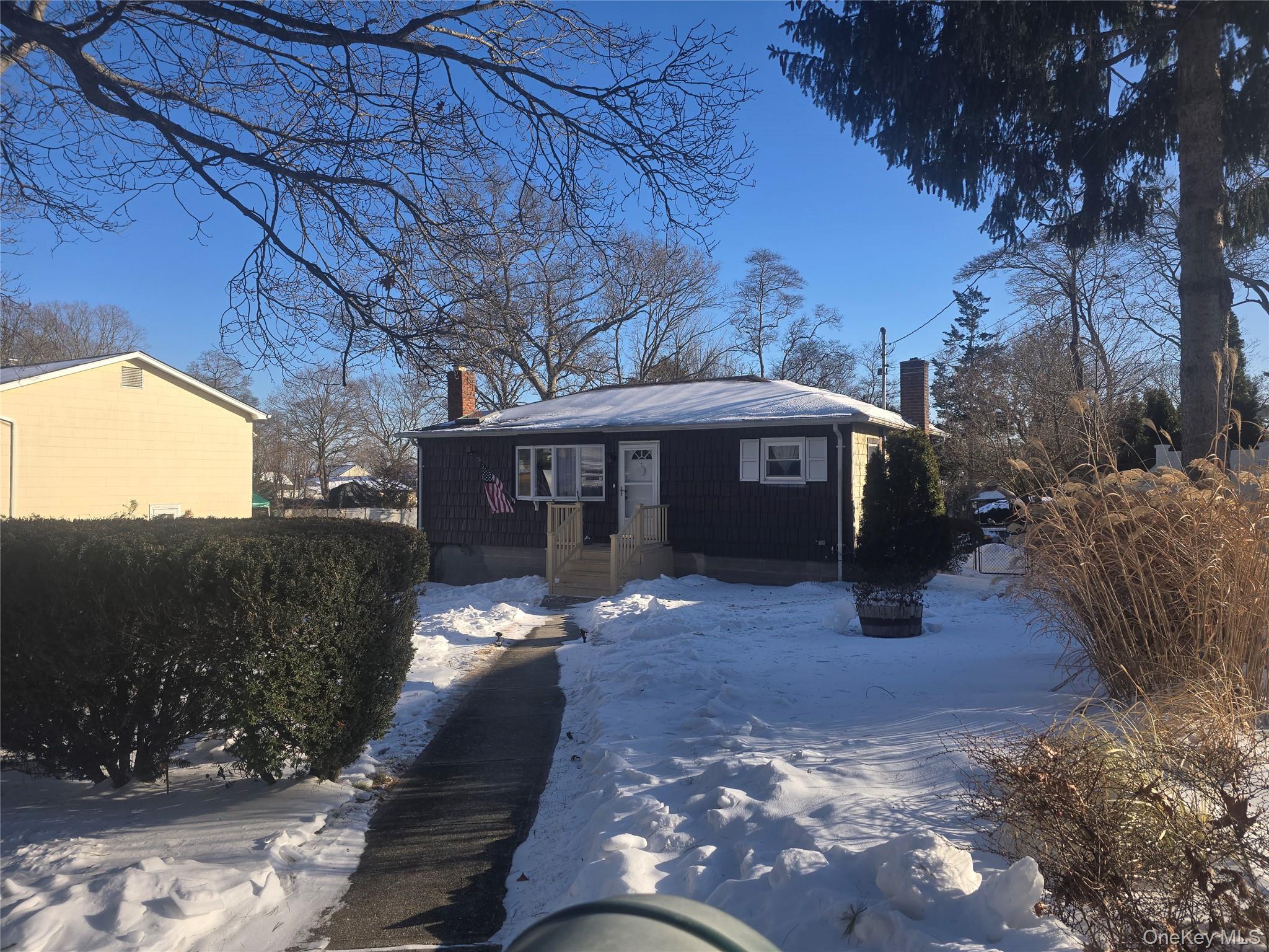 20 Birch Avenue, Farmingville, NY 11738