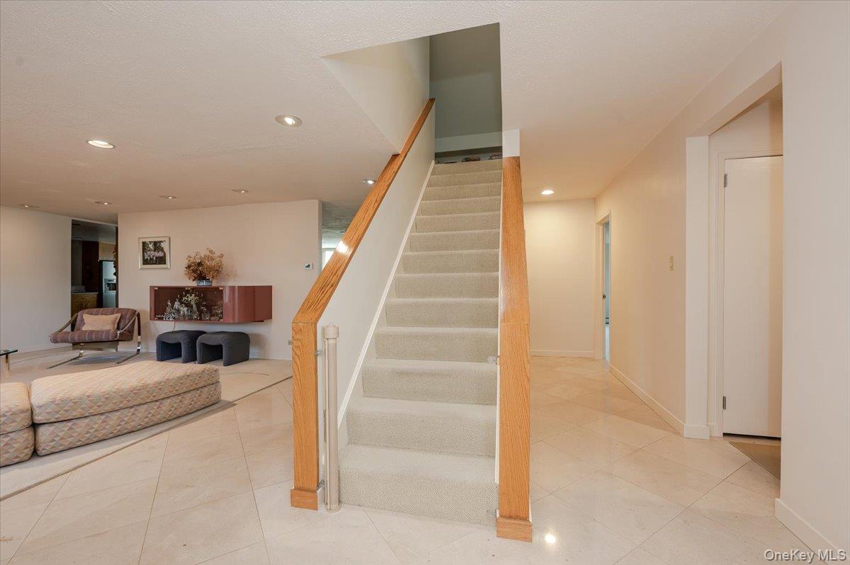 20 Whitman Road, Great Neck, NY 11023