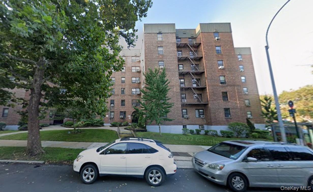 139-10 28th Road # 3C, Flushing, NY 11354