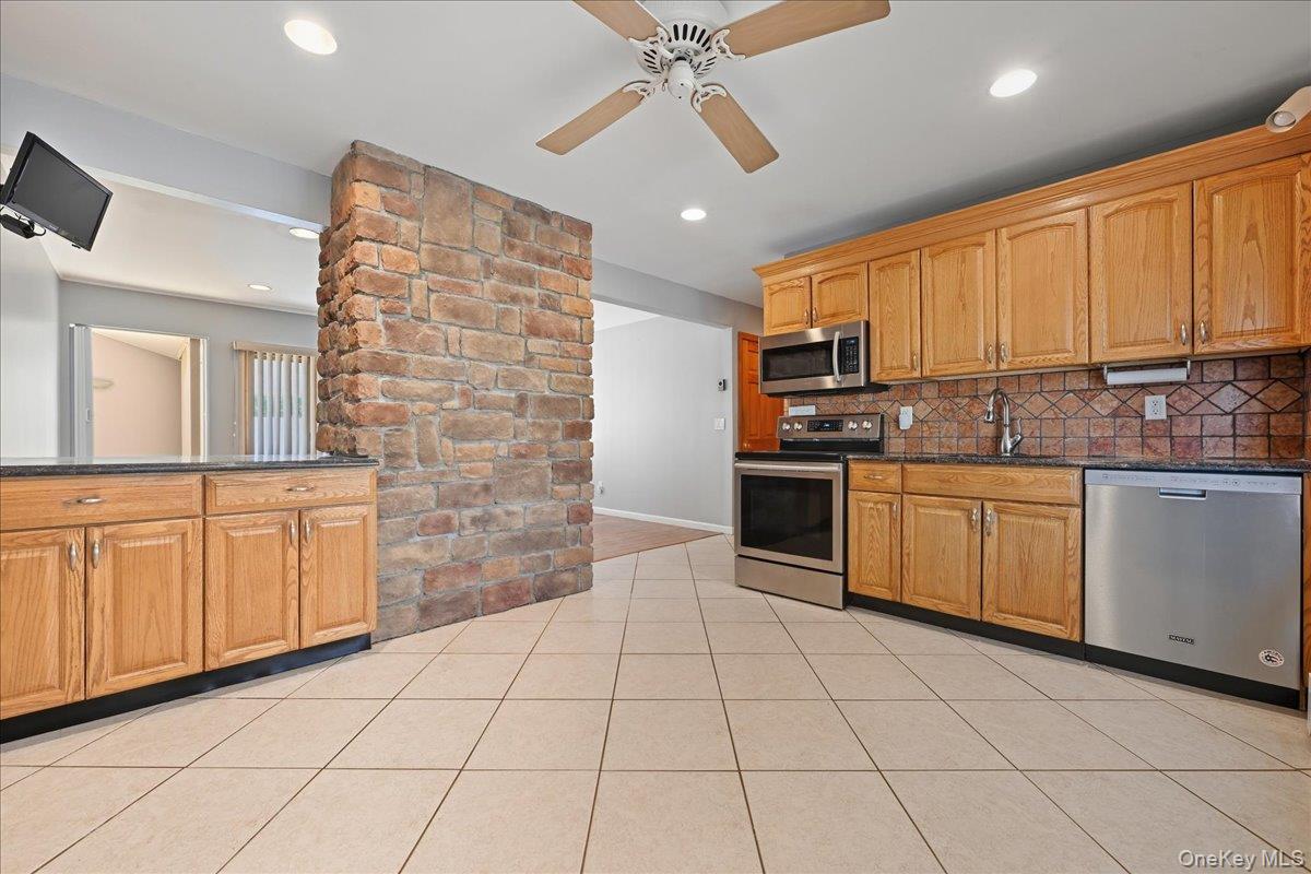 29 Disc Lane, Wantagh, NY 11793