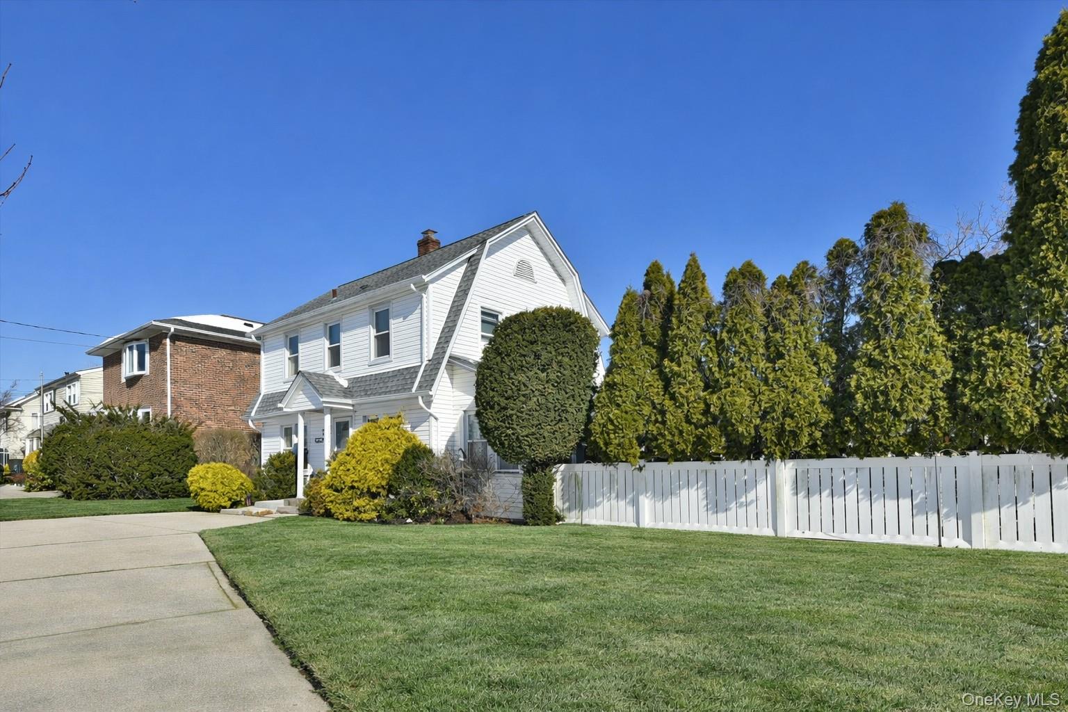 458 Pennsylvania Avenue, Williston Park, NY 11596