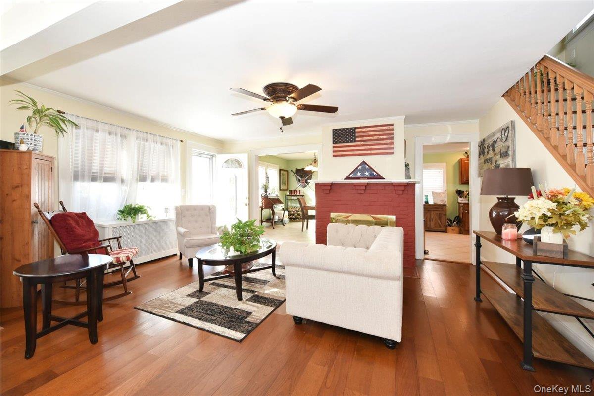 458 Pennsylvania Avenue, Williston Park, NY 11596