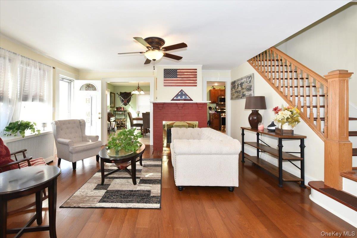 458 Pennsylvania Avenue, Williston Park, NY 11596