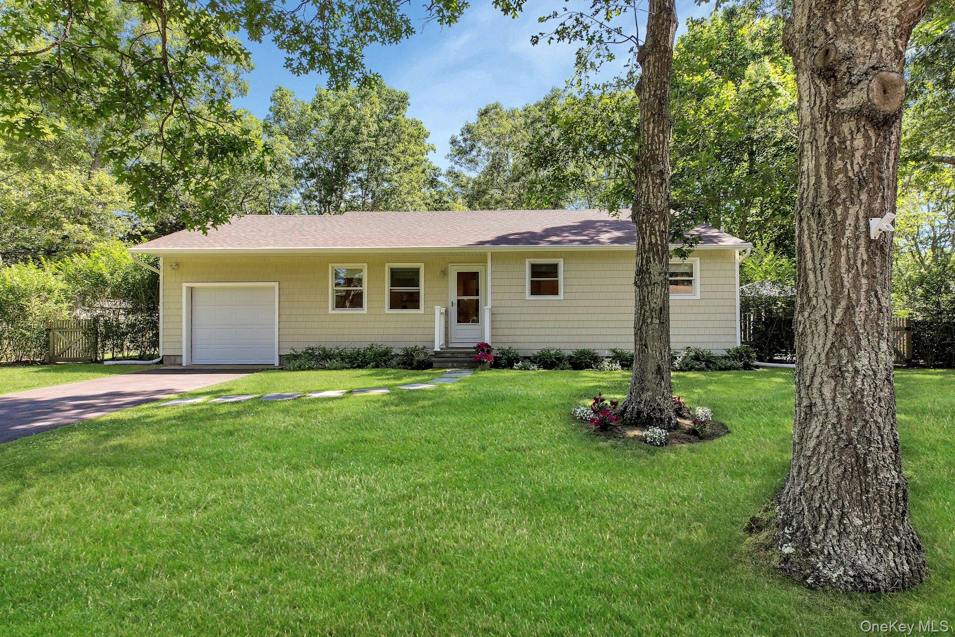 38 Woodridge Road, Hampton Bays, NY 11946