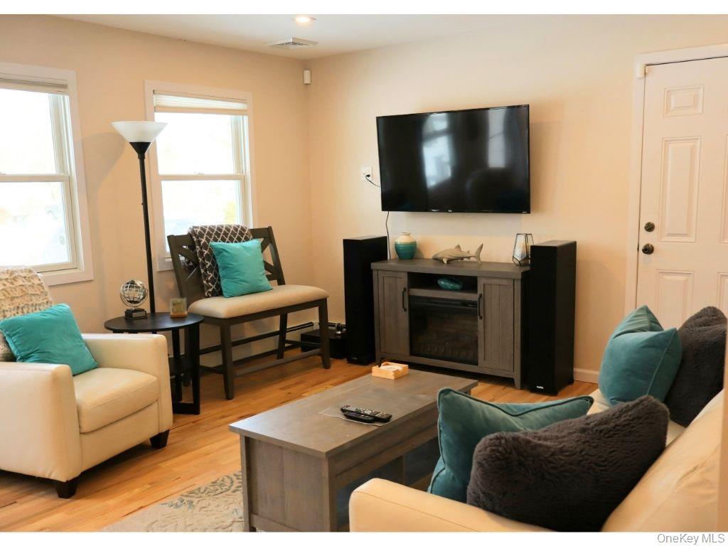 38 Woodridge Road, Hampton Bays, NY 11946