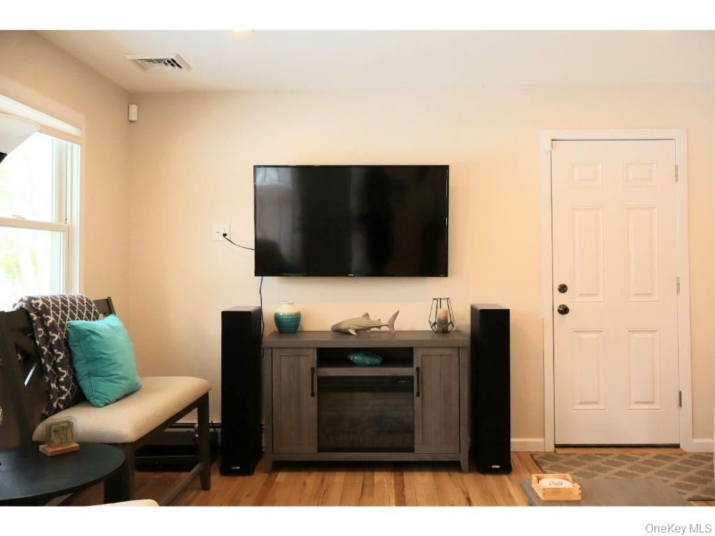 38 Woodridge Road, Hampton Bays, NY 11946