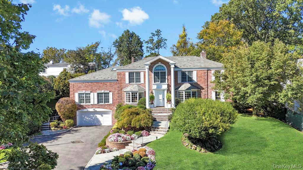 22 Bayside Drive, Great Neck, NY 11023