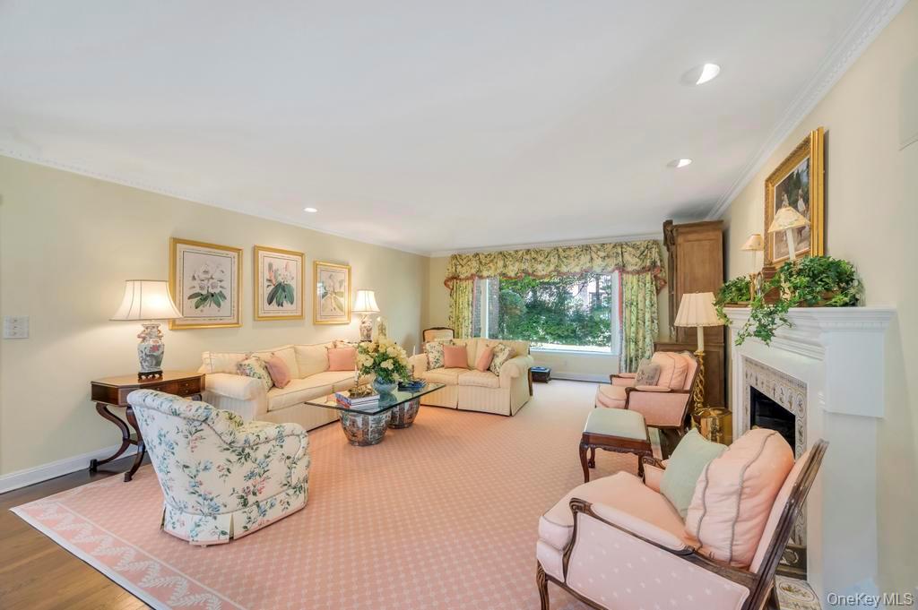 22 Bayside Drive, Great Neck, NY 11023