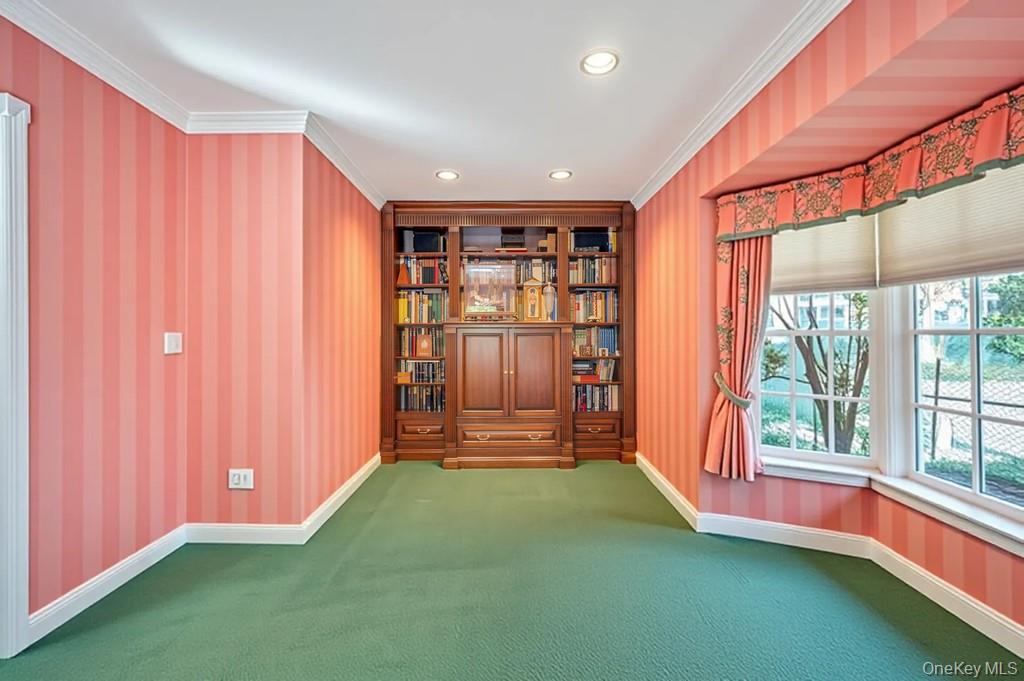 22 Bayside Drive, Great Neck, NY 11023