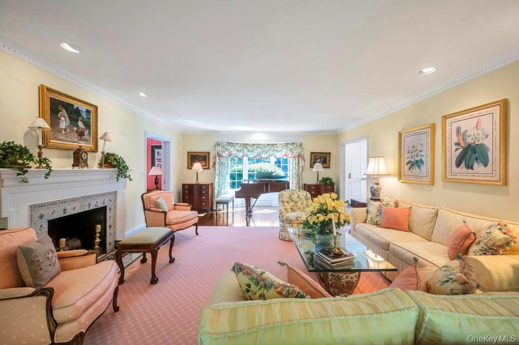 22 Bayside Drive, Great Neck, NY 11023