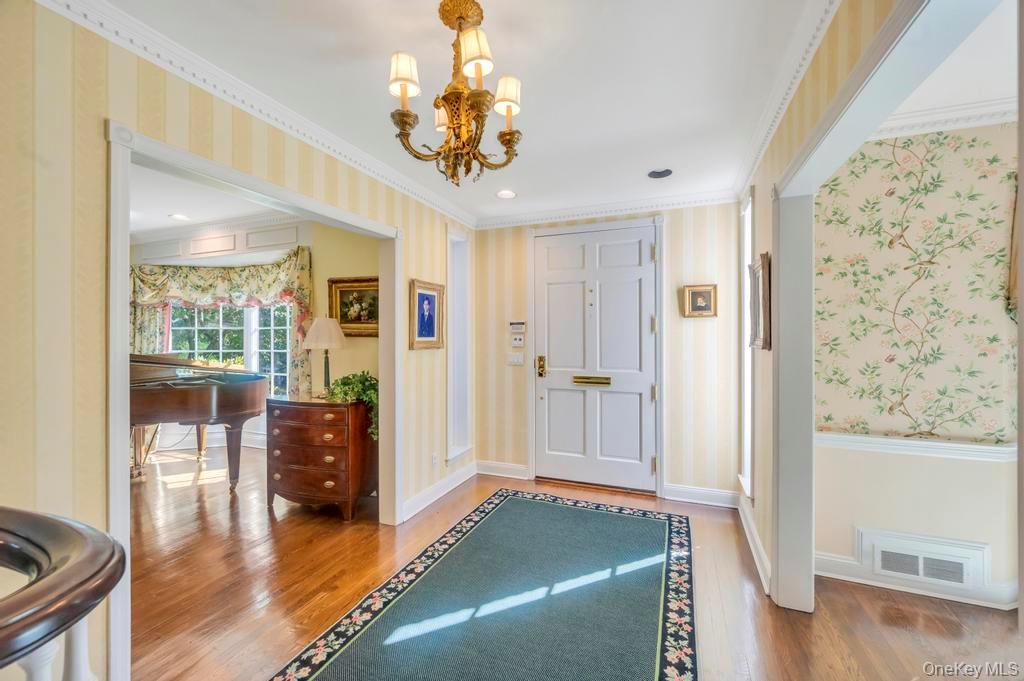 22 Bayside Drive, Great Neck, NY 11023