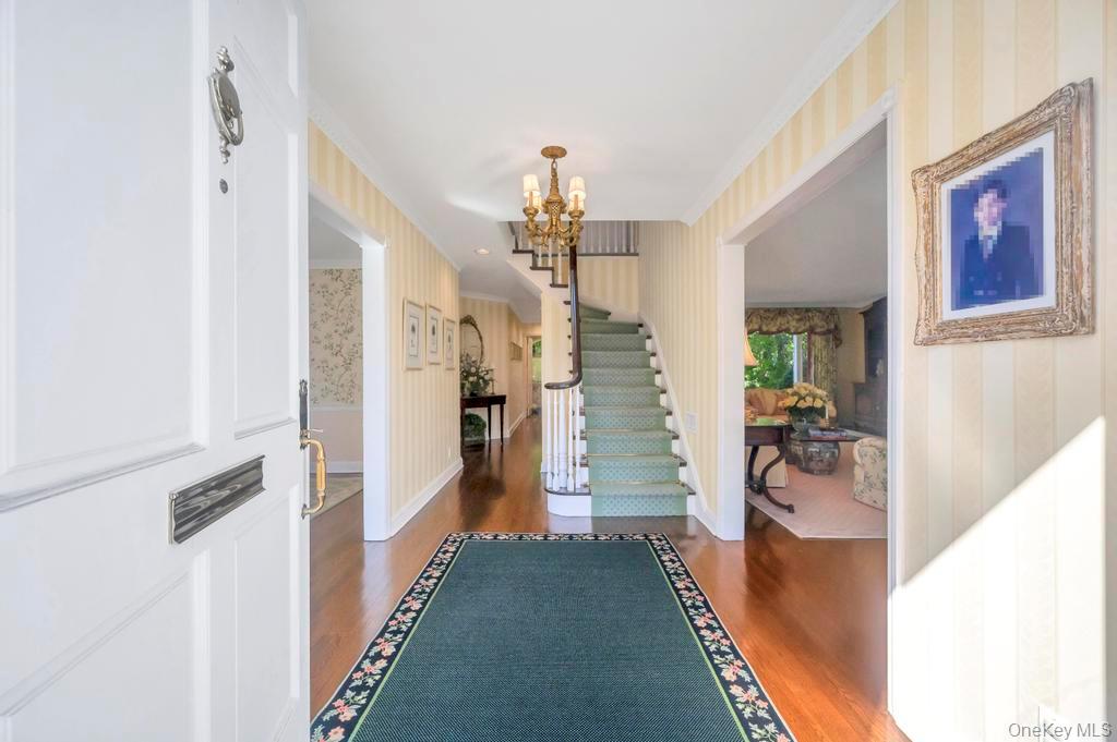 22 Bayside Drive, Great Neck, NY 11023