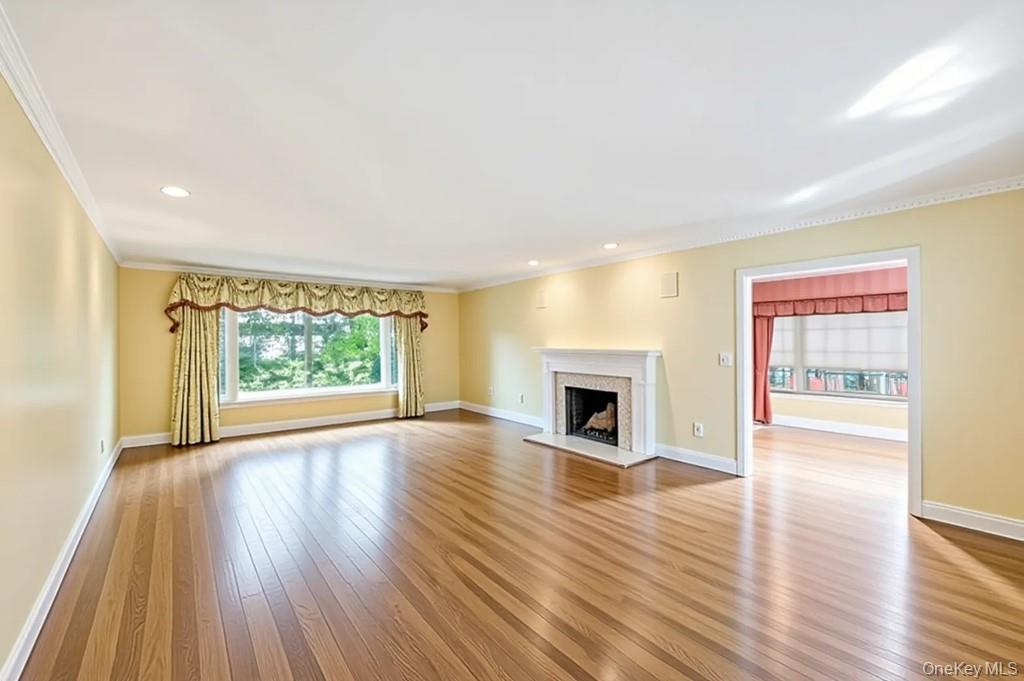 22 Bayside Drive, Great Neck, NY 11023