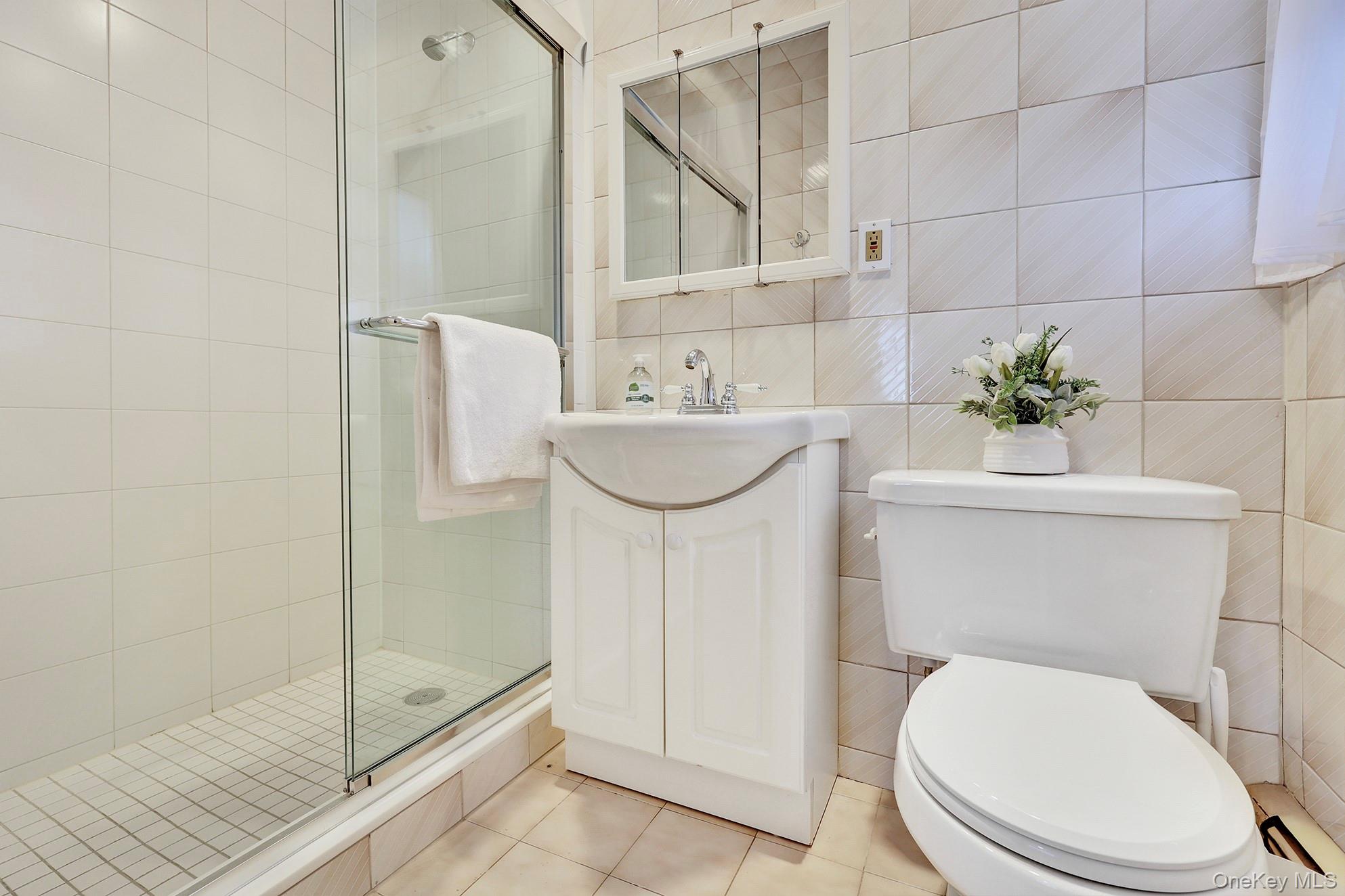 15 Lafayette Drive, Woodmere, NY 11598