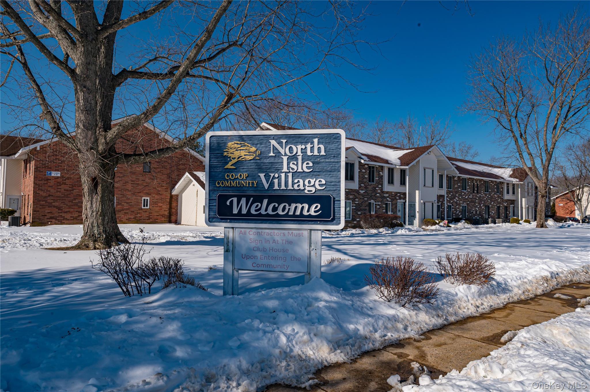 27 El Camino Court # 27, Coram, NY 11727