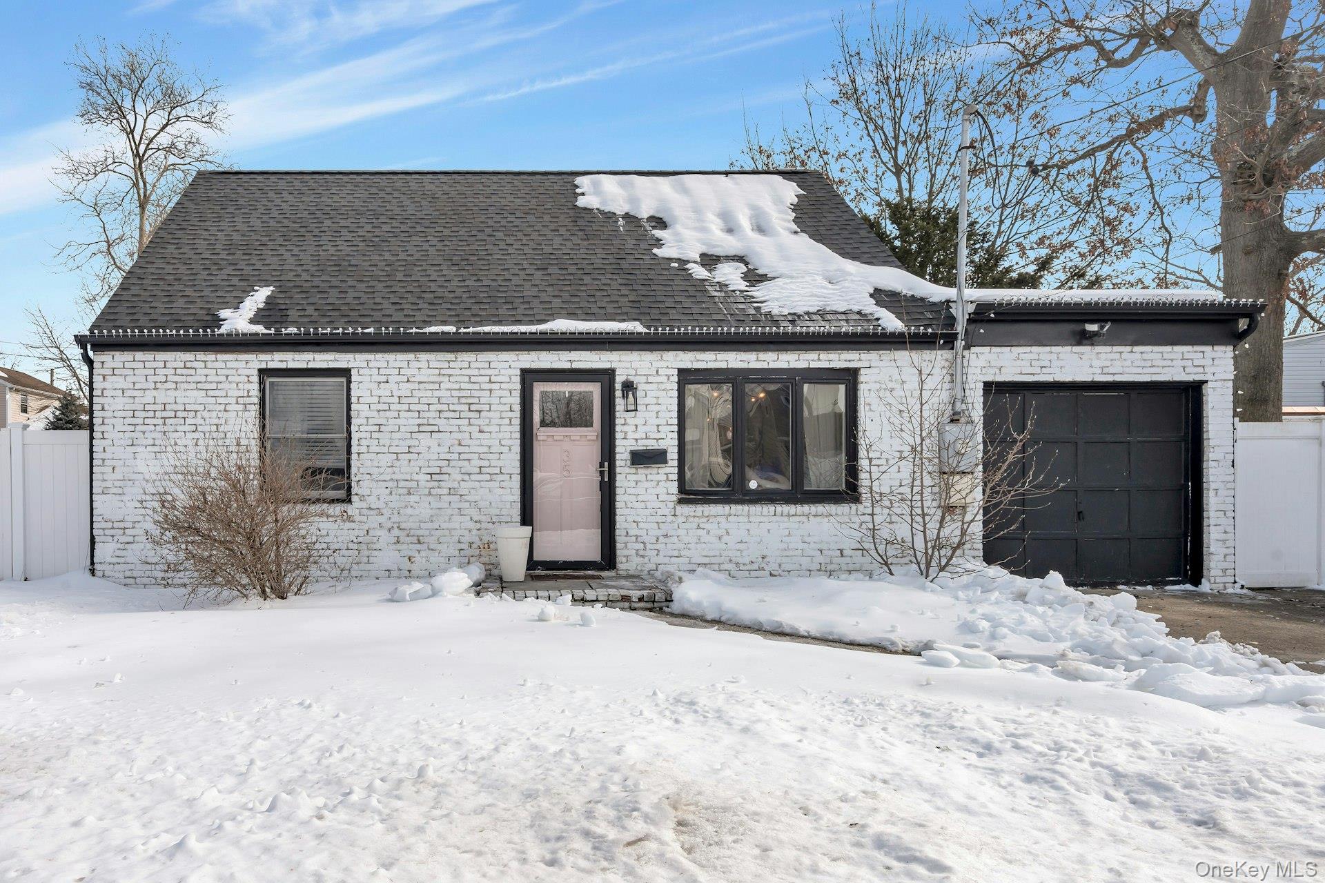 35 Kenwood Avenue, Massapequa, NY 11758