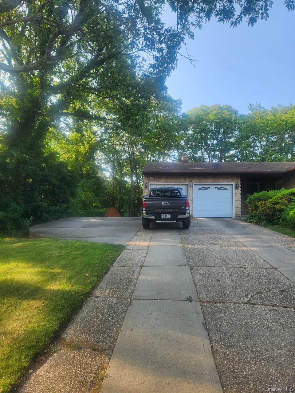 38 Maria Court, Holbrook, NY 11741