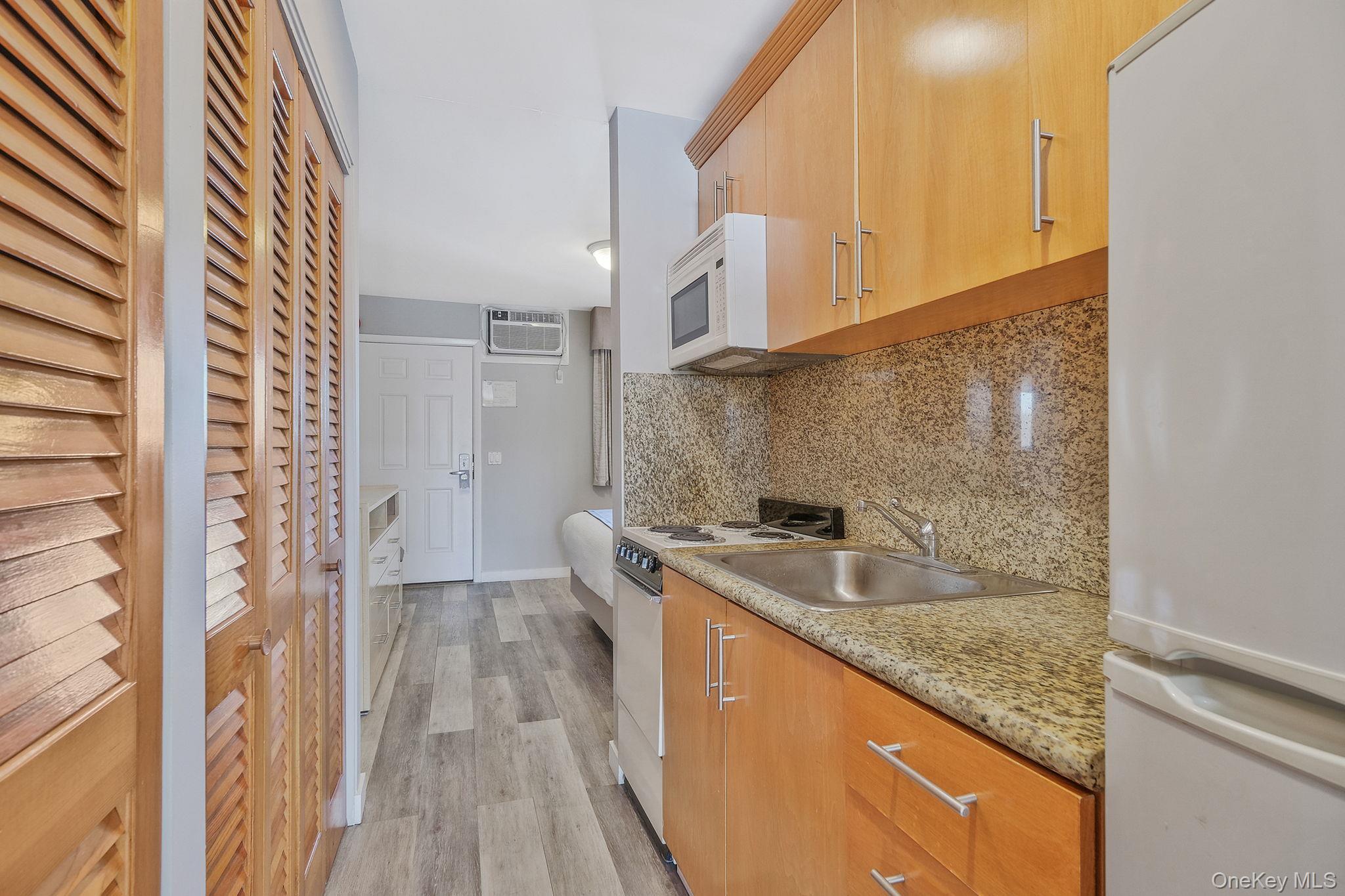 131 S Emerson Avenue # 216, Montauk, NY 11954