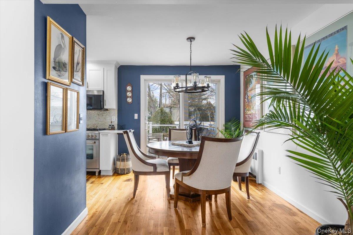 39 Garnet Lane, Plainview, NY 11803