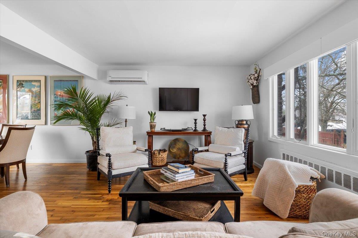 39 Garnet Lane, Plainview, NY 11803