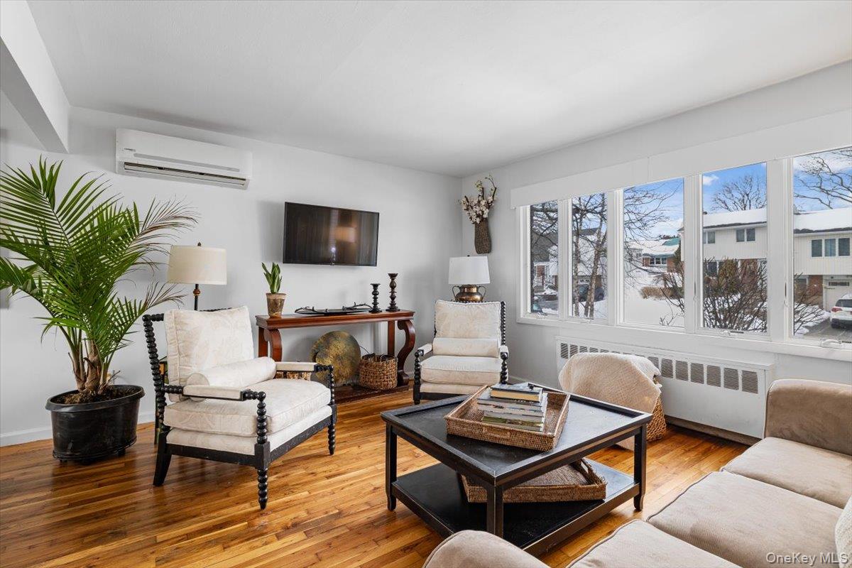 39 Garnet Lane, Plainview, NY 11803