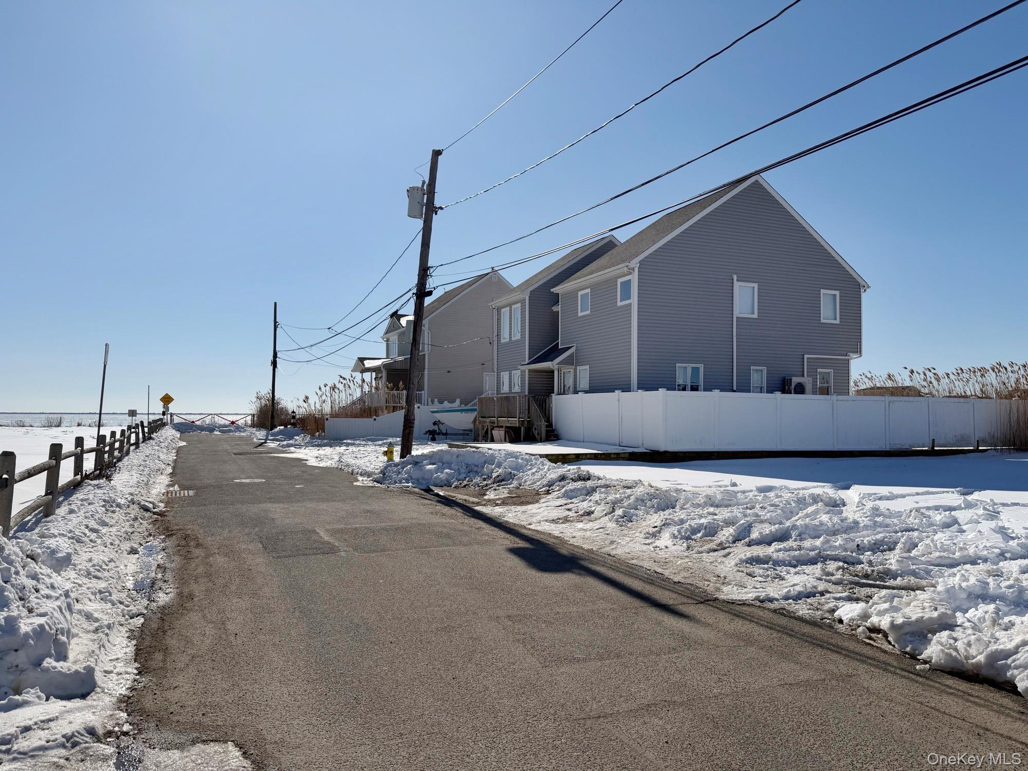 891 S Bay Street, Lindenhurst, NY 11757