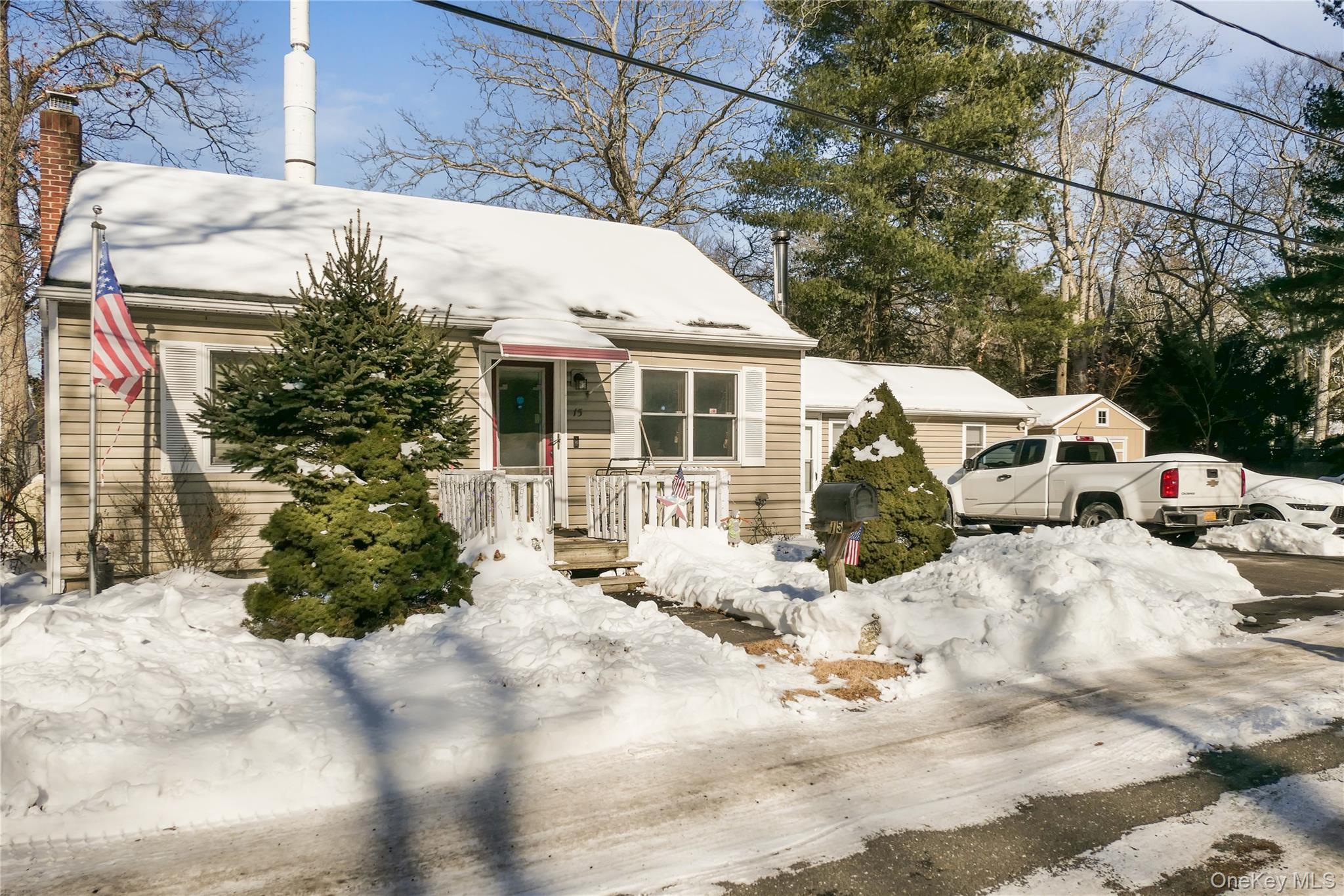 15 Private Road, Medford, NY 11763