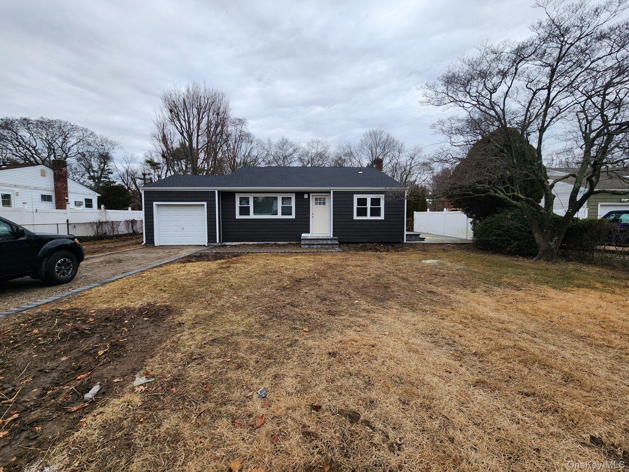 1550 N Gardiner Drive, Bay Shore, NY 11706