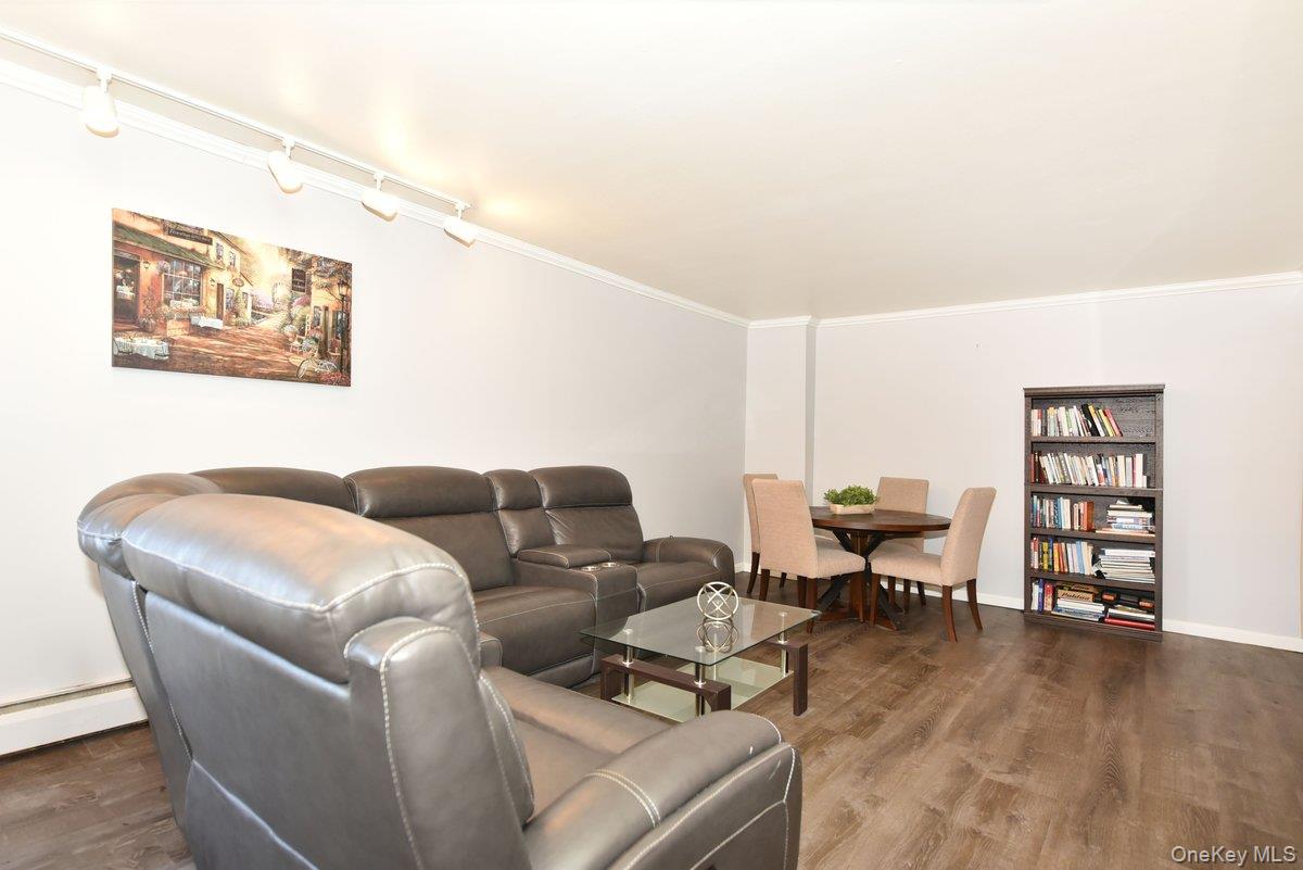 101 Lincoln Avenue # 3R, Mineola, NY 11501