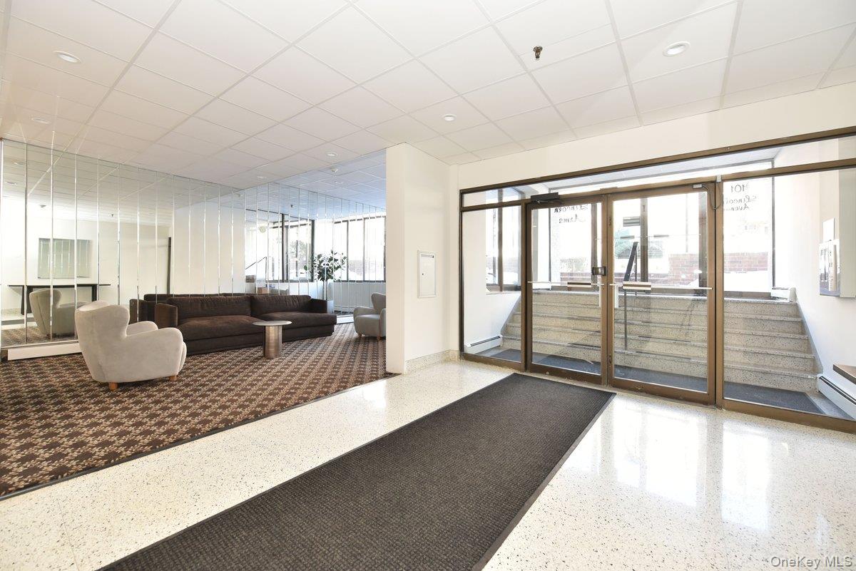 101 Lincoln Avenue # 3R, Mineola, NY 11501