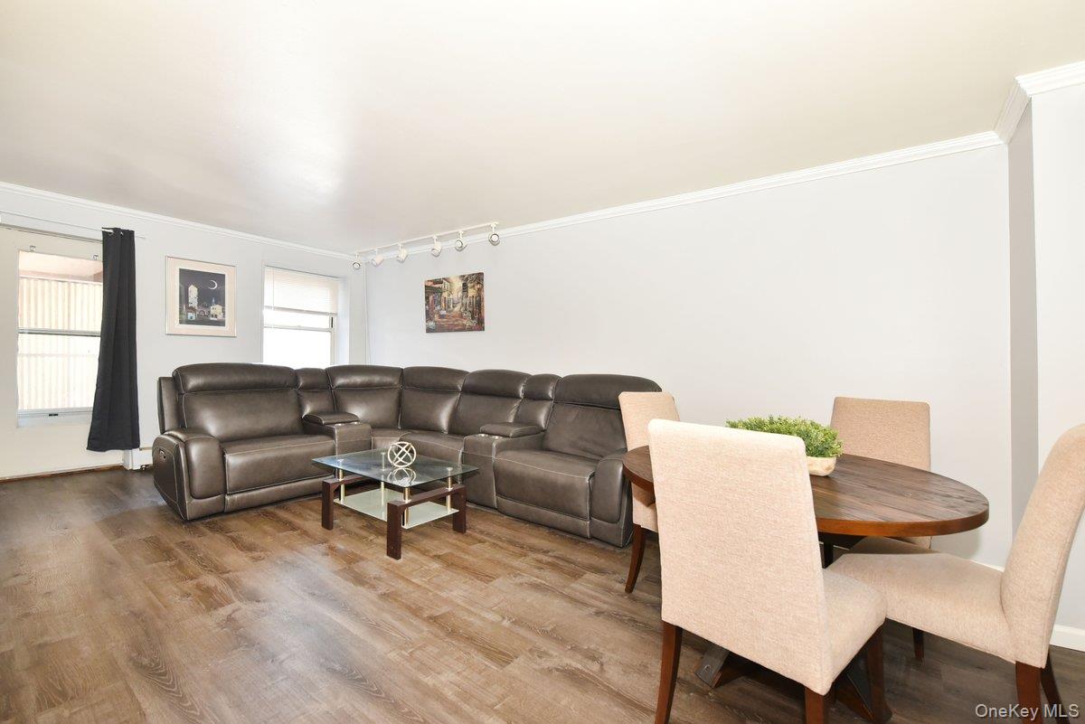 101 Lincoln Avenue # 3R, Mineola, NY 11501