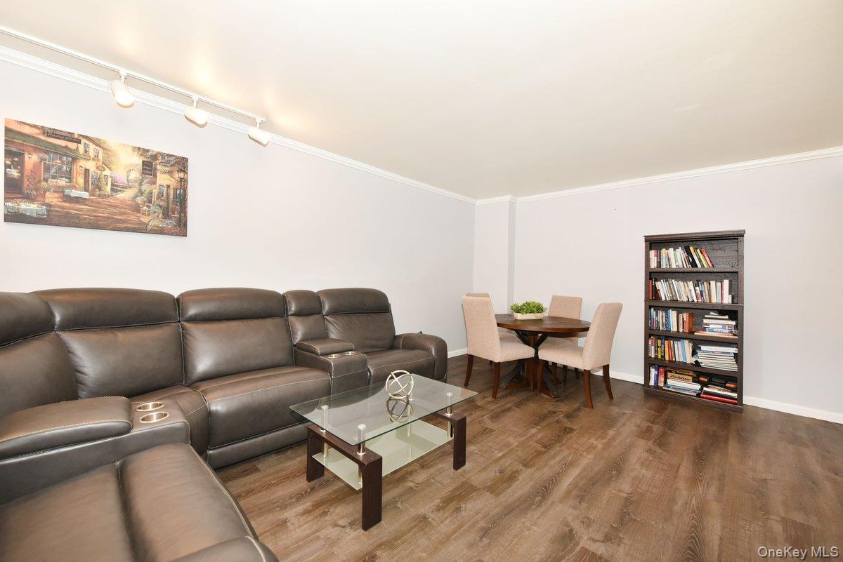 101 Lincoln Avenue # 3R, Mineola, NY 11501