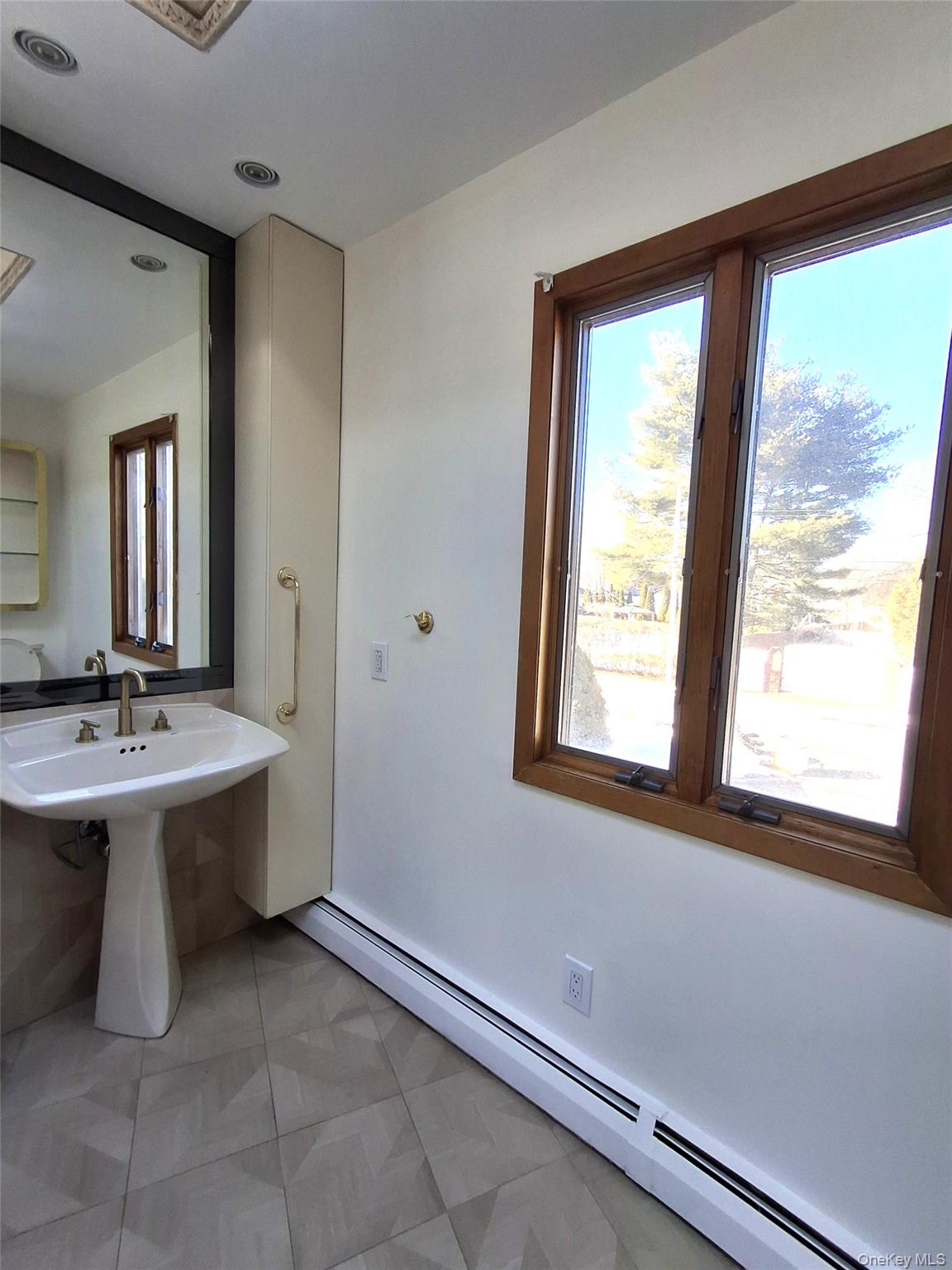 342 Everard Street, Dix Hills, NY 11746