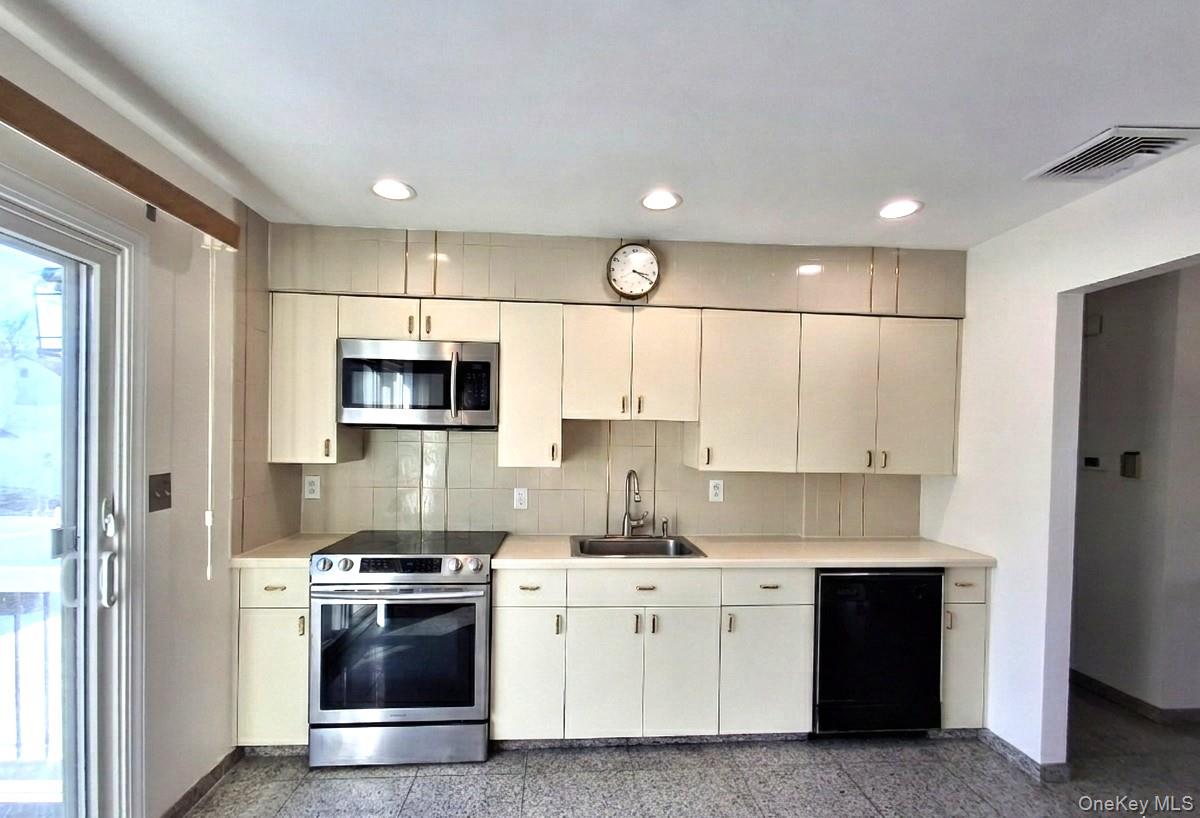 342 Everard Street, Dix Hills, NY 11746