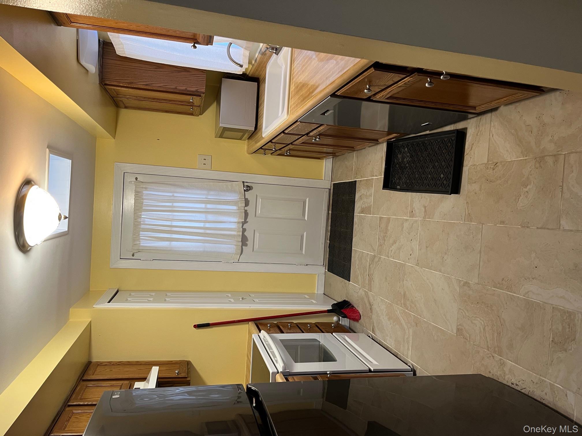 1011 Mountain View Court, Kingston, NY 12401