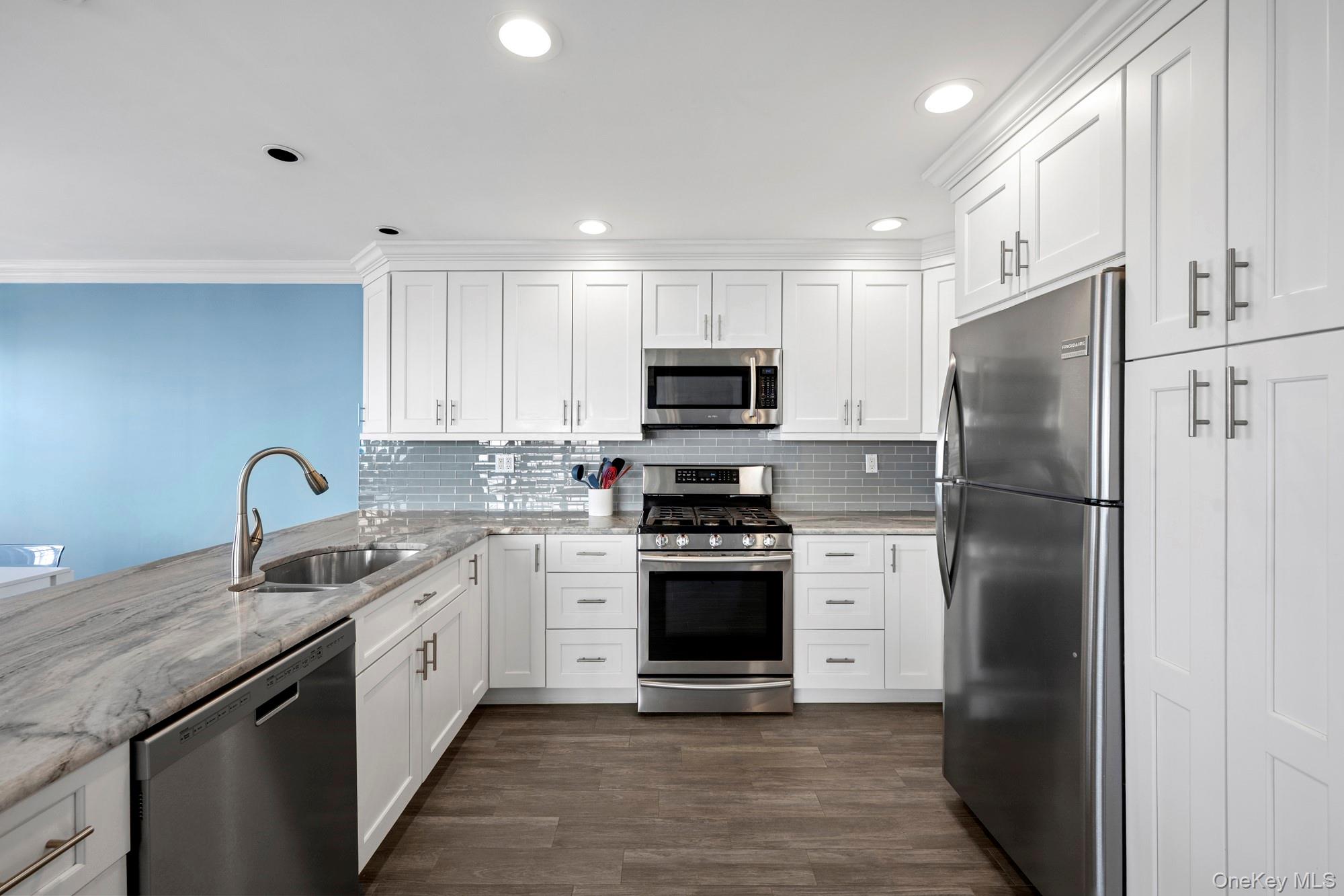 26 W Broadway # 405, Long Beach, NY 11561