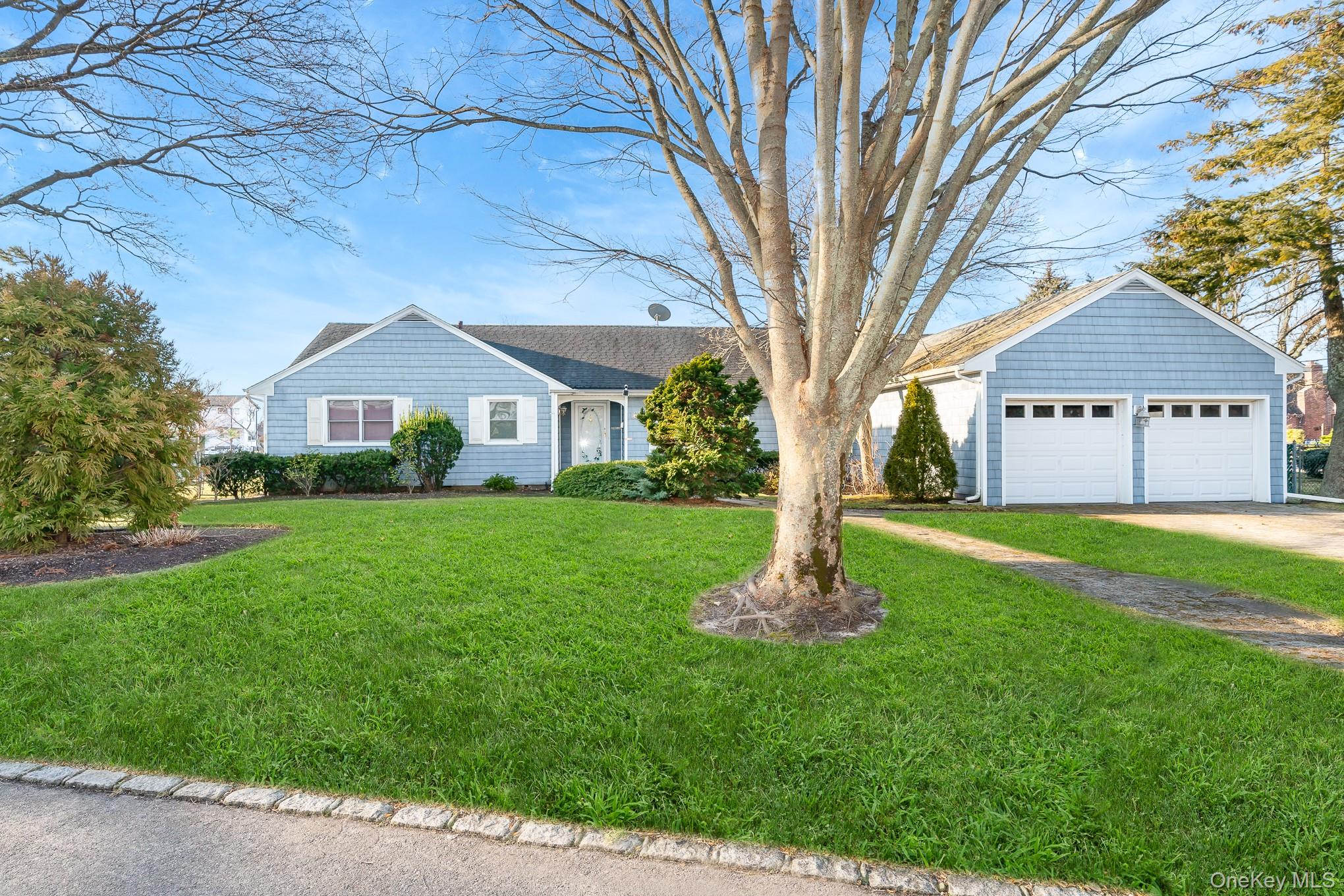 281 Richmond Avenue, Amityville, NY 11701