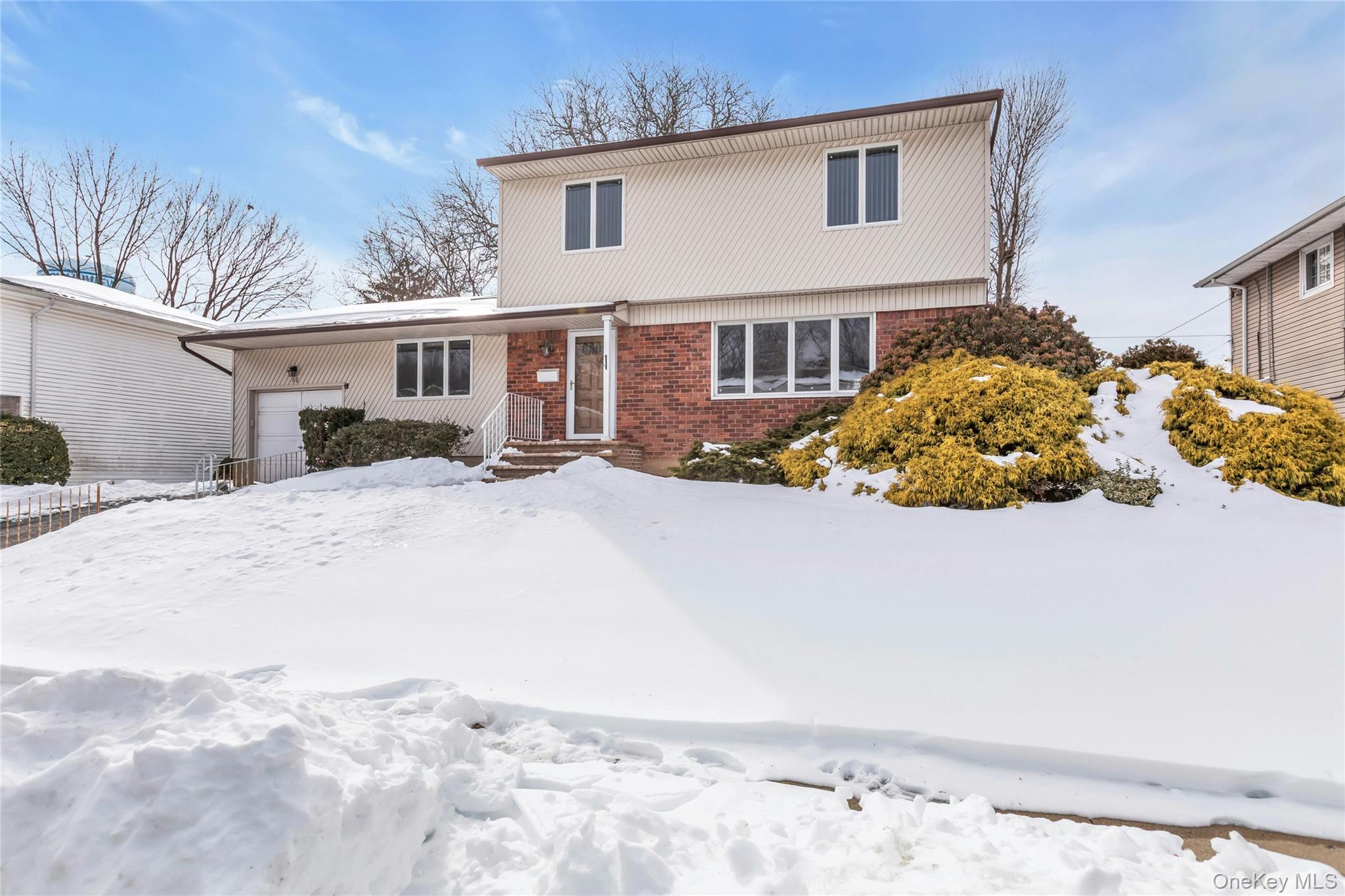 68 Beaumont Drive, Plainview, NY 11803