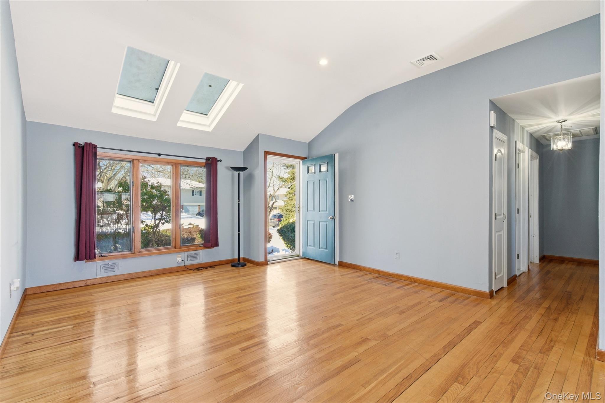 25 Rogers Lane, Smithtown, NY 11787