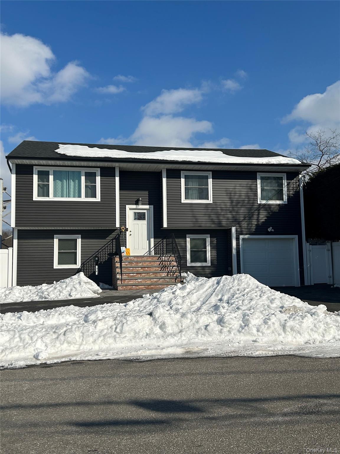 Lindenhurst, NY 11757