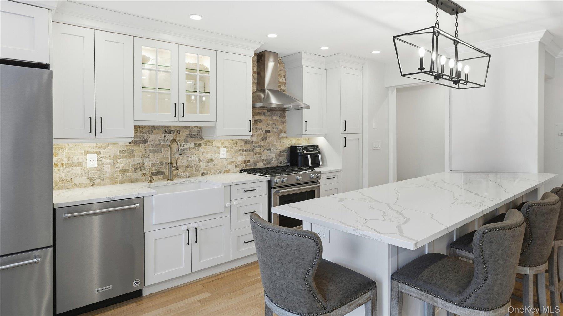 22 Park Place # 4T, Great Neck, NY 11021