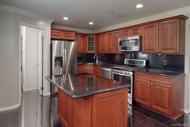 128 Overlook Drive # 128, Farmingville, NY 11738